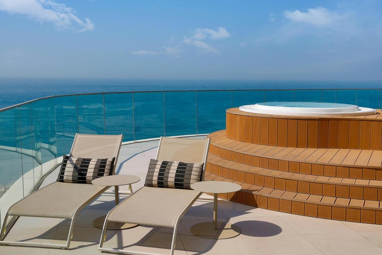 فندق دبليو دبي, النخلة المظهر الخارجي الصورة The rooftop pool at the Mandarin Oriental, Jumeirah