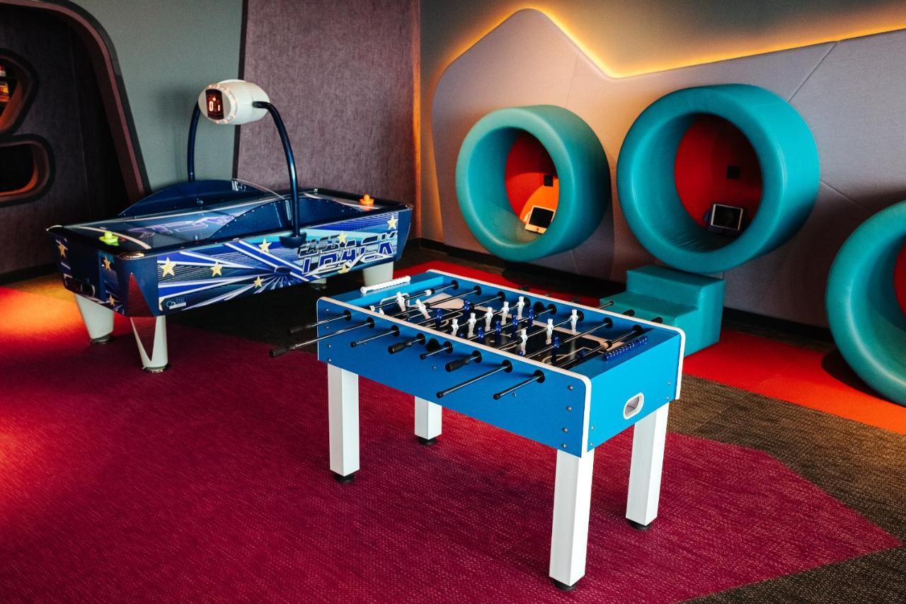 فندق دبليو دبي, النخلة المظهر الخارجي الصورة A foosball table